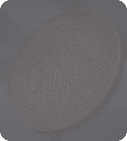 EUA: diretora do Fed projeta mais 2 cortes de juros até o fim do ano.